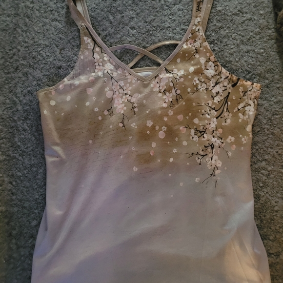 Tops - Picture 16 of 16